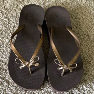 Vionic Women's Bronze Sandals with Bow Accent; Size 8